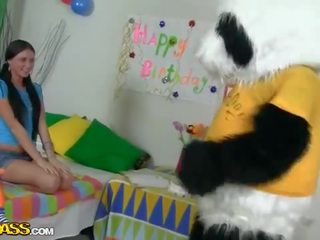 Su gün this attractive divinity turned 18 and fucks her panda video