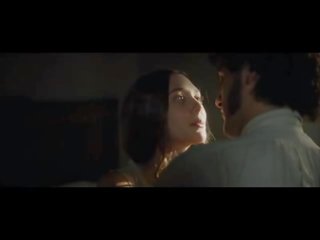 Elizabeth олсен vids малко цици в секс видео сцени