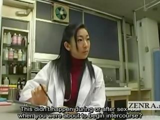 Z napisami ubrane kobiety i nadzy mężczyźni japońskie mamuśka lekarski męskość inspection