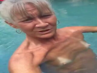 Извратен човек бабичка leilani в на билярд, безплатно възрастен клипс 69 | xhamster