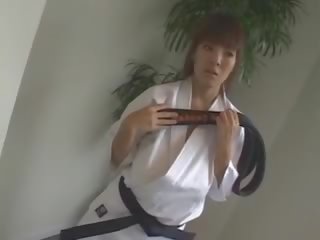 Hitomi tanaka. professor klass karate.