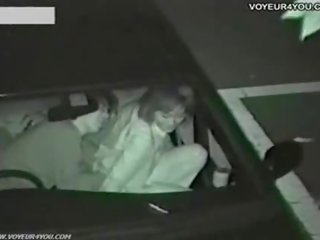 Vášnivý mladý žena darknight pohlaví video na auto