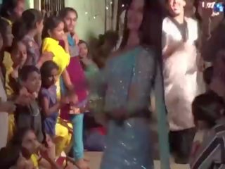 BADE BALL WALA HIJRA IN GREEN DRESS stupendous DANCE 3