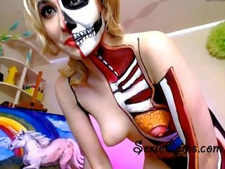 Bodypainted ब्लोंड चिक masturbates - sexiecams.com