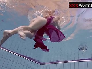 Rauchen swell russisch rotschopf im die schwimmbad <span class=duration>- 7 min</span>
