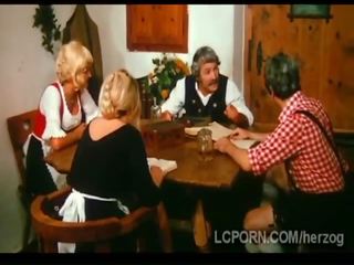 Ferme homme baise voisins marvellous blond femme sur la table