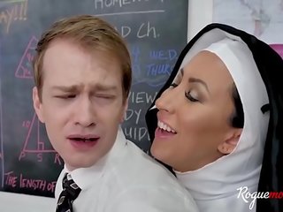 Catholic suora giri alunni in adulti clip schiavi