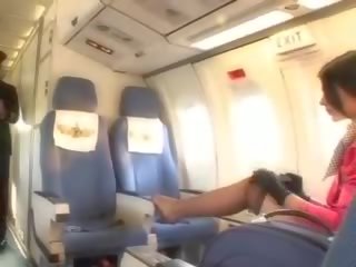 Koket stjuardesë duke thithur pecker para cunnilingus
