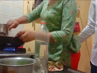 India terrific abielunaine sai perses kuigi cooking sisse köögis | xhamster