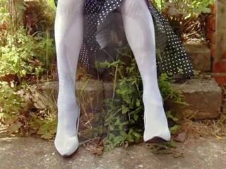 ขาว ถุงน่อง และ ซาติน กางเกงใน ใน the สวน: เอชดี โป๊ 7d