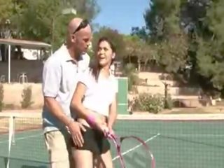 Hardcore pieaugušais saspraude pie the tenis tiesa