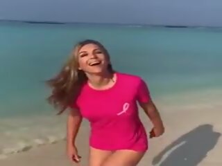 Elizabeth hurley - pa sytjena bikini rroba banje 2017-18: xxx video 1a | xhamster